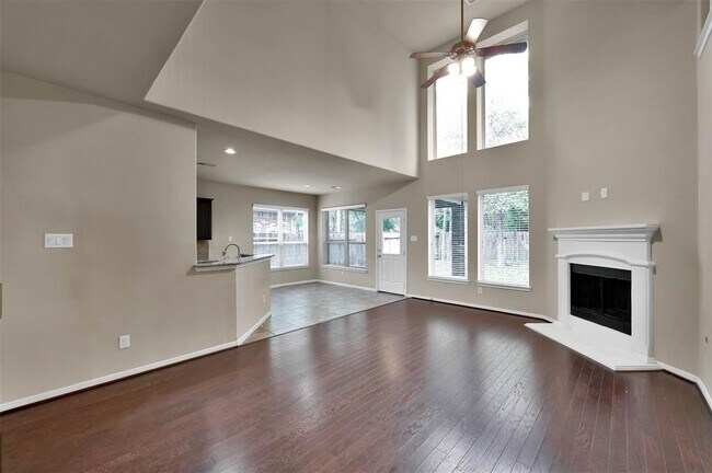 Building Photo - 2458 Garden Falls Dr