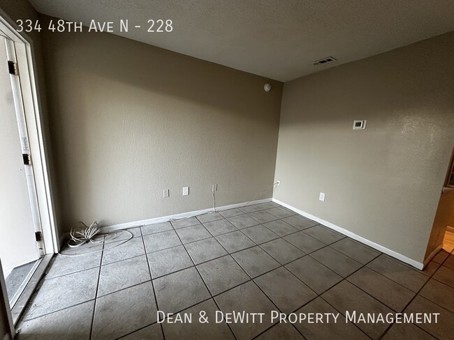 Building Photo - 1/1 Condo in St. Pete - For Rent