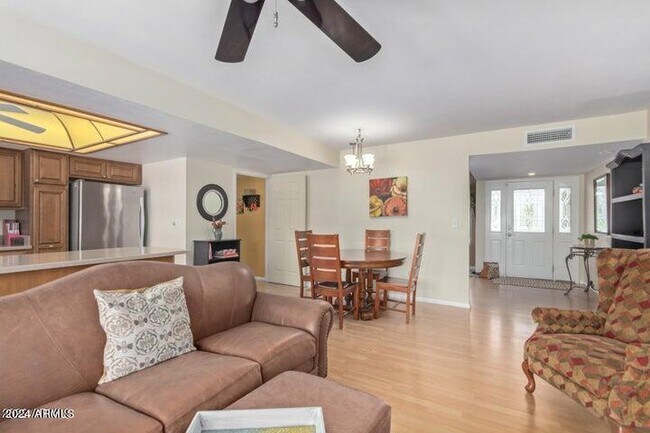 Building Photo - 2447 W Mandalay Ln