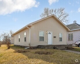 Building Photo - 2 bed 2 bath available