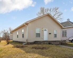 Building Photo - 2 bed 2 bath available