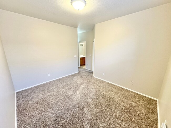 Building Photo - 4 Bedroom/3 Bath Single Level Home in Litchfield Park