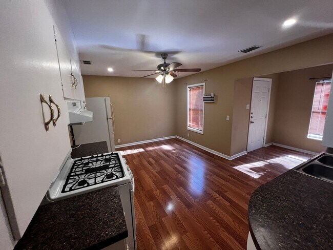 Building Photo - Nice 3-1-1 home located just off Airline and Gollihar