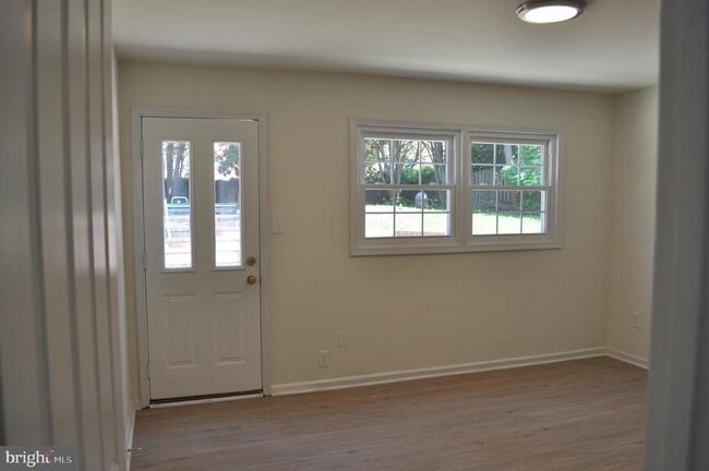 Building Photo - 4302 Locust Ln