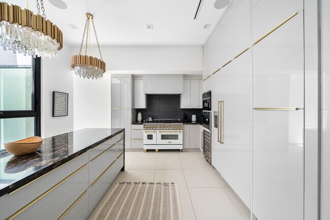 Building Photo - 838 California Ave