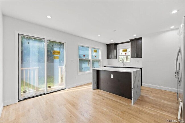 Building Photo - 89 Thurton Pl