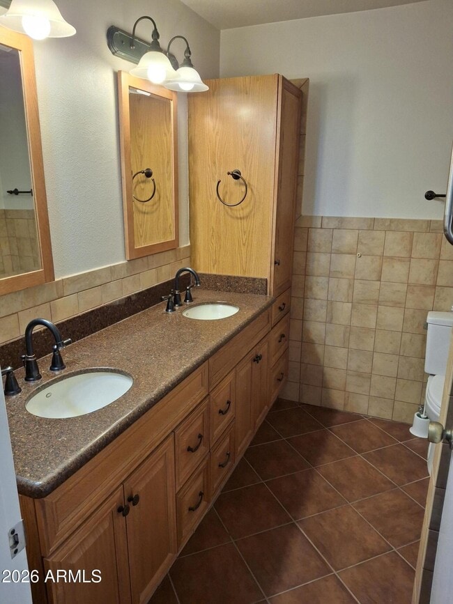 Building Photo - 2366 S Patterson