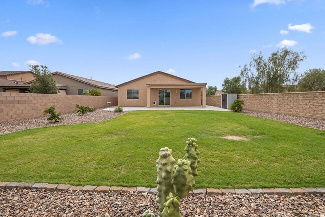 Building Photo - Beautiful 3 Bedroom Home in La Estancia & ...