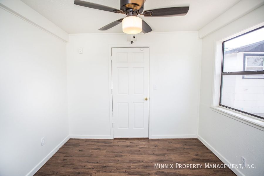 Building Photo - 502 2nd Pl