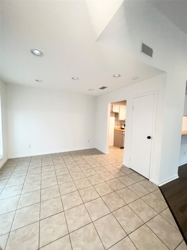 Building Photo - 52 Bitterwood Cir
