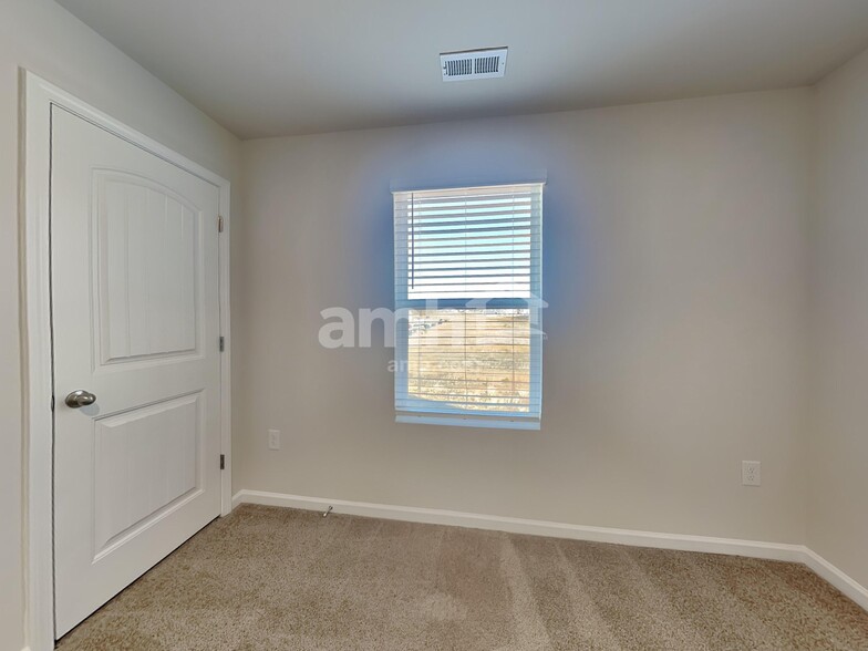 Building Photo - 3993 Zepelin Wy