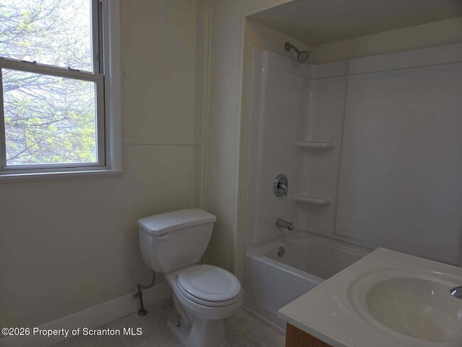 Building Photo - 138 Charles St