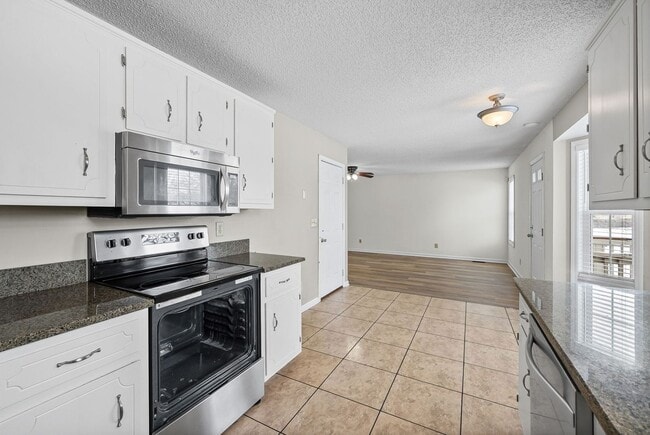 Building Photo - 3269 Tabby Dr