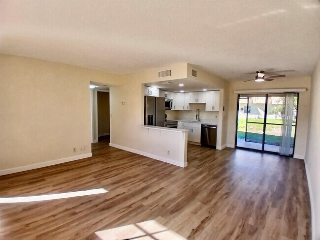 Building Photo - 4131 Oak Terrace Dr