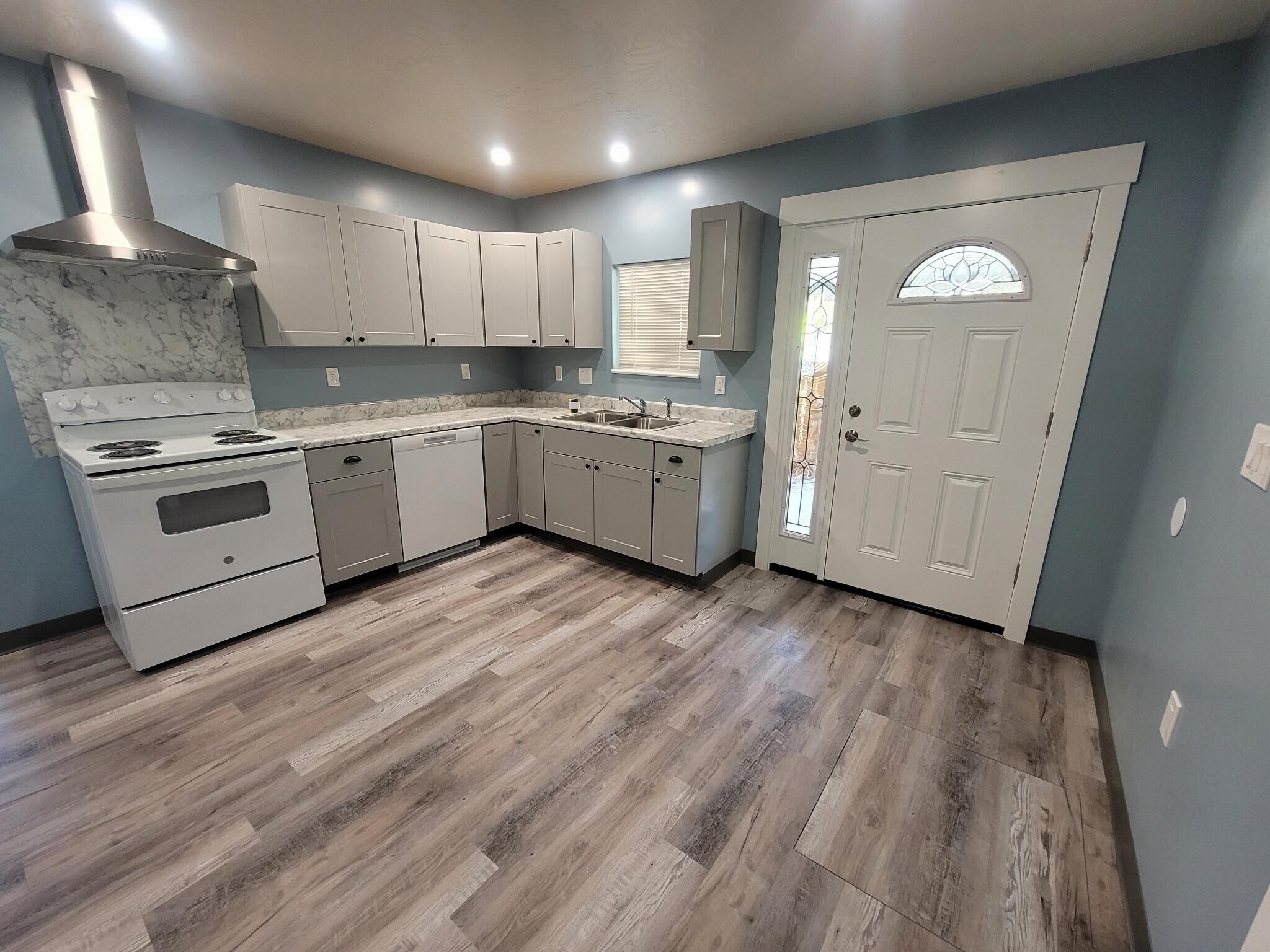 Building Photo - 168 E 70 S