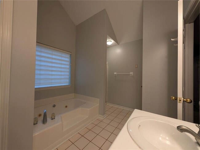 Building Photo - 3004 Dogwood Ln