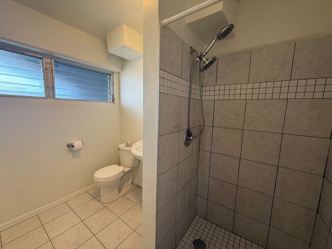 Building Photo - Kuilei Gardens #211