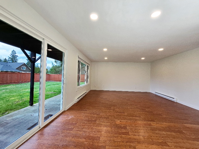 Building Photo - 9827 158th St E