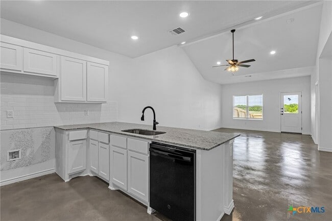 Building Photo - 905 Smoke Tree Ln