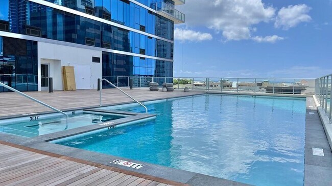 Building Photo - 629 Keeaumoku Street