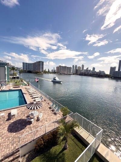 Building Photo - 3923 NE 166th St