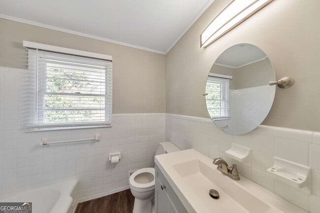 Building Photo - 909 Rosedale Dr