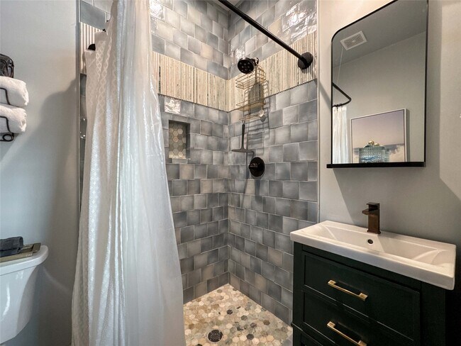 Building Photo - 1208 32nd St