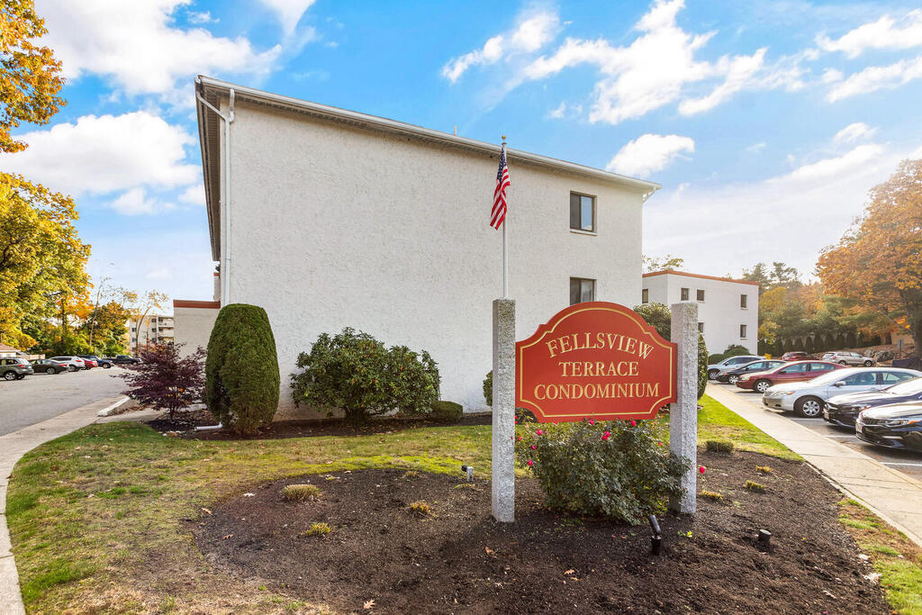 Building Photo - 100 Fellsview Ter