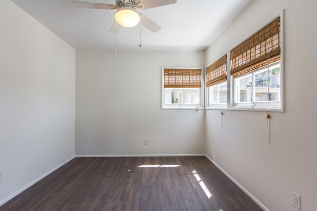Building Photo - 502 Poinsettia Ave