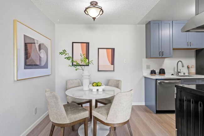 Building Photo - 5319 Ridgeview Cir