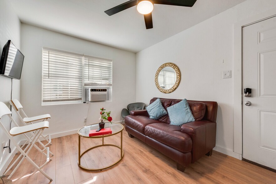 Living Space - 709 N Pecan St