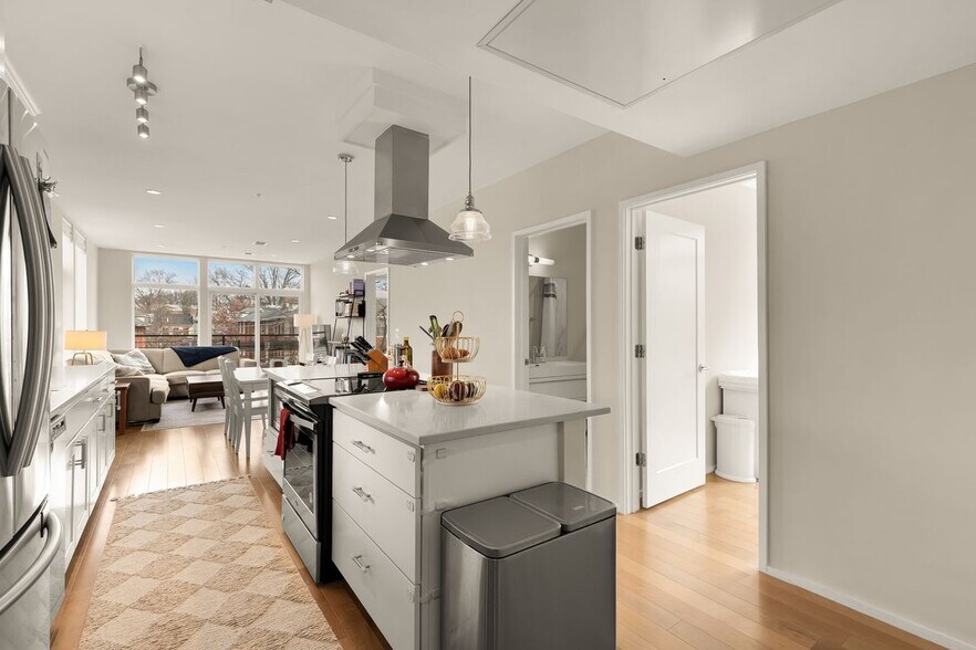 Building Photo - 129 Varnum St NW