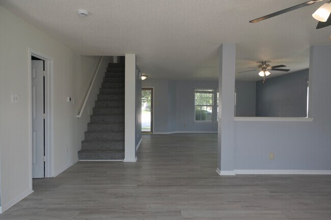 Building Photo - 6857 Maywood Cir