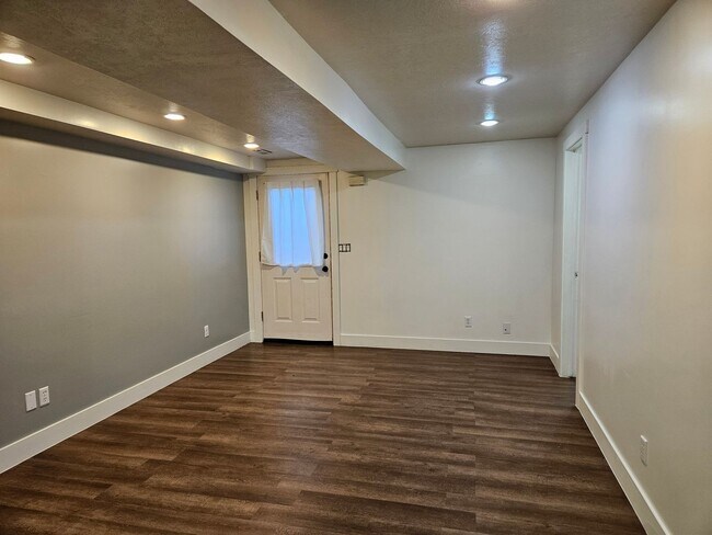 Building Photo - 4698 Colander Dr