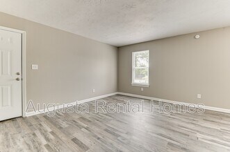 Building Photo - 152 Conifer Dr