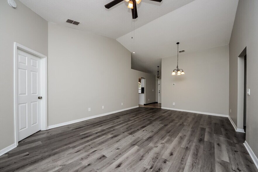 Building Photo - 17104 Cypresswood Way