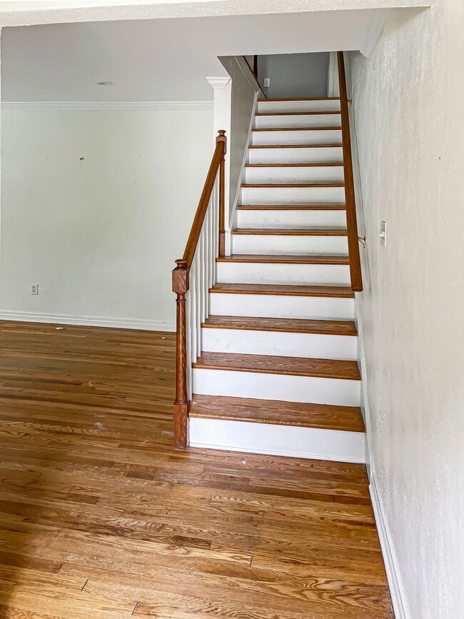 Building Photo - Majestic single-family home!!!