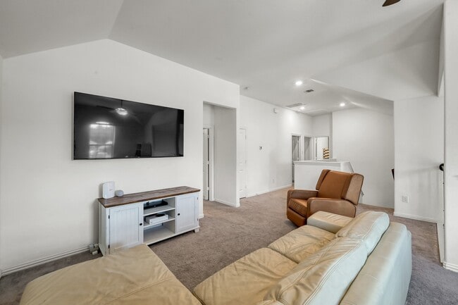 Building Photo - 508 Loft Ct