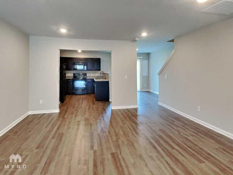 Building Photo - 12 Cardinal Ct