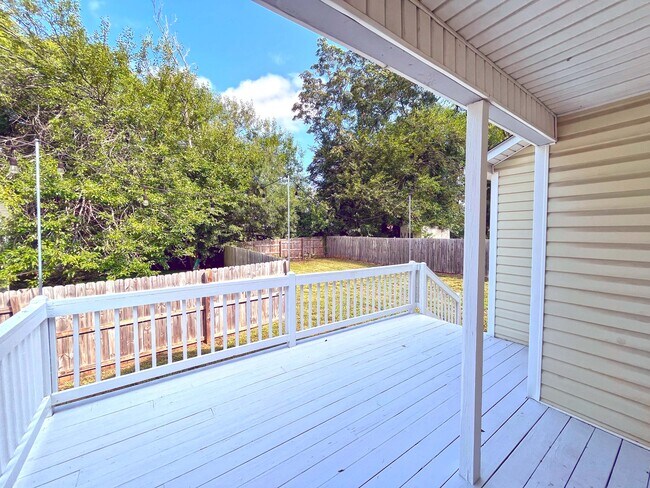 Building Photo - 5 Haley Ct