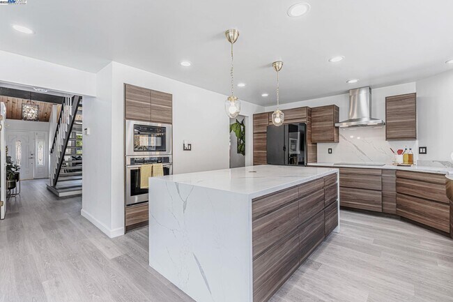 Building Photo - 1835 Cam Estrada