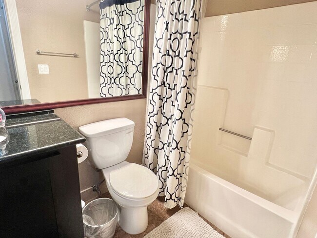 Building Photo - $1000 Off 1st Months Rent! Luxurious 2 Bed...