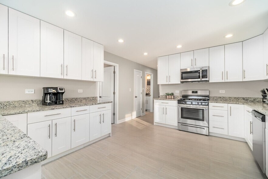 Building Photo - 7411 W 56th St