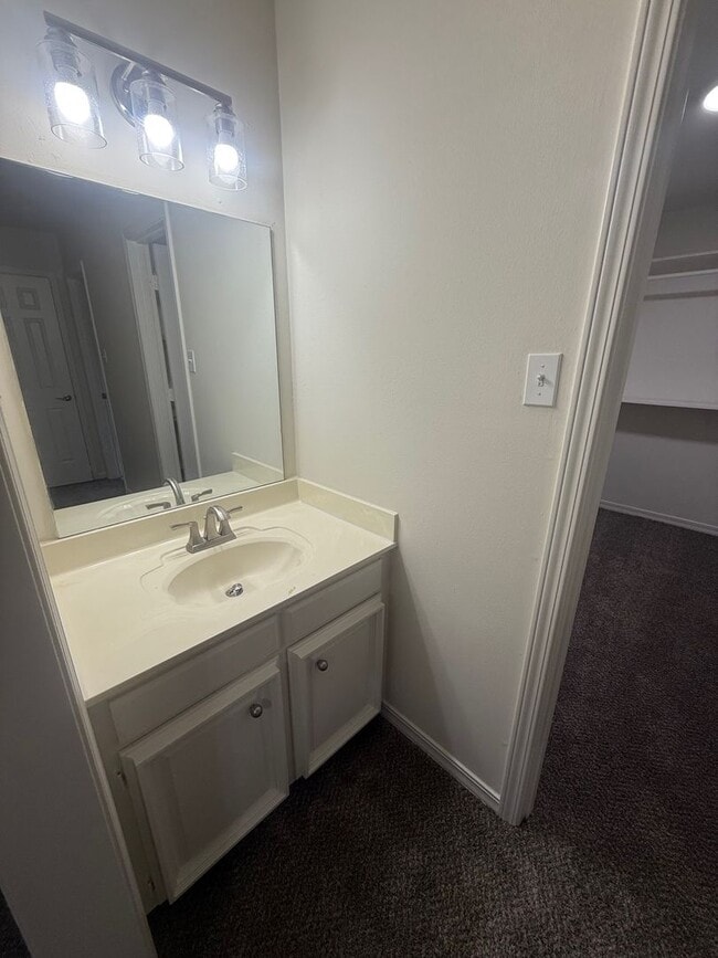 Building Photo - Garden Home