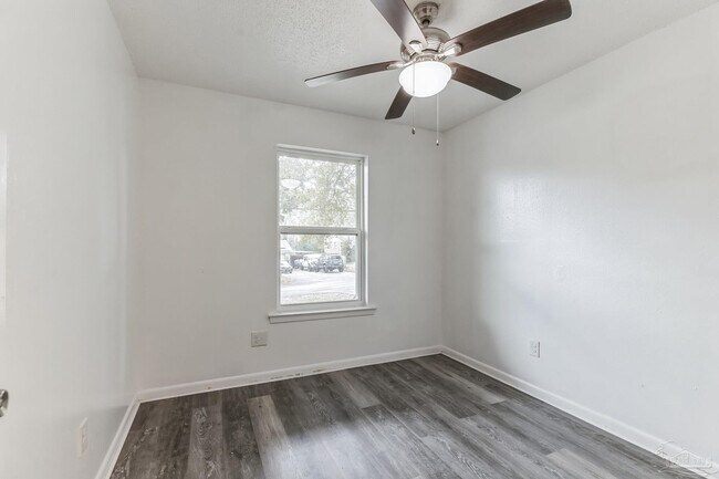 Building Photo - 851 Barksdale St