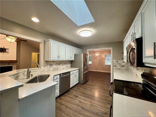 Building Photo - 200 Horseshoe Dr