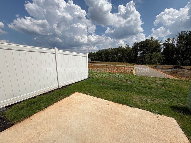 Building Photo - 1112 Broholmer Ln
