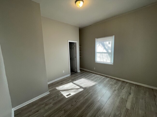 Building Photo - 705 Live Oak St