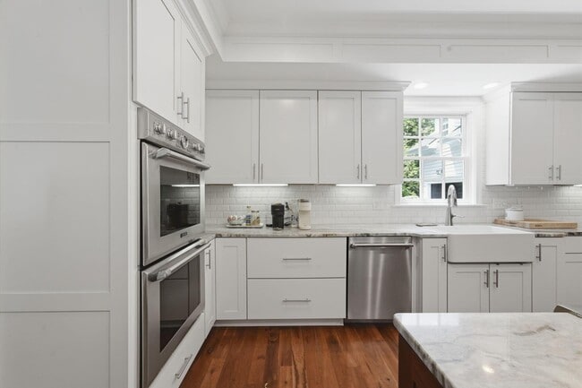 Building Photo - 7273 Berkley Square S