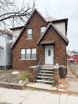 Building Photo - 15 Forest St